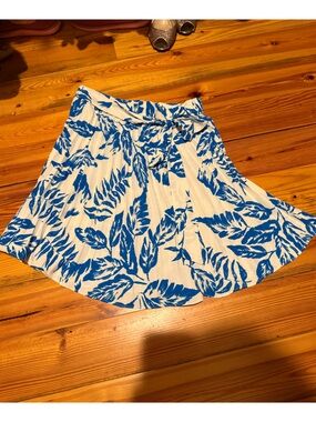 Skies Are Blue White A-Line Skirt with Blue Leaf Print